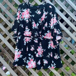 Torrid Flowy V-Neck Black and Pink Floral 2X Top